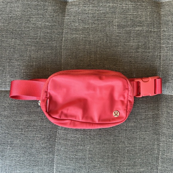 LULULEMON 1L EVERYWHERE BELT BAG IN PALE RASPBERRY - Picture 1 of 5